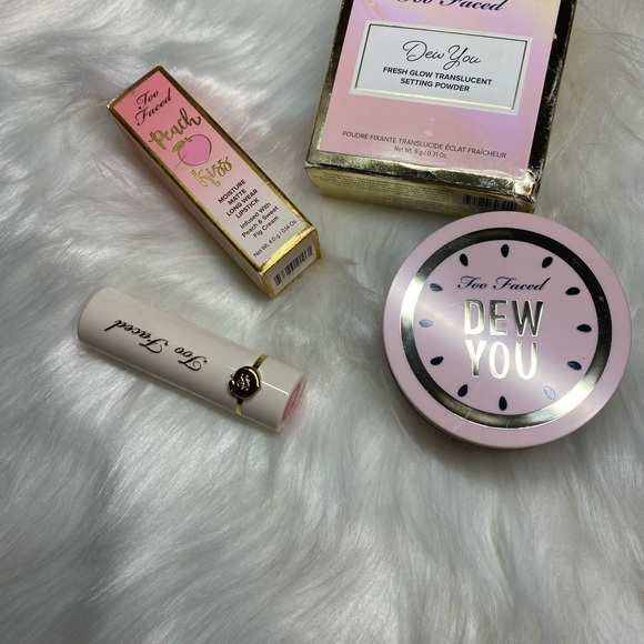 Too Faced Lipstick and Setting Powder set - Picture 4 of 7